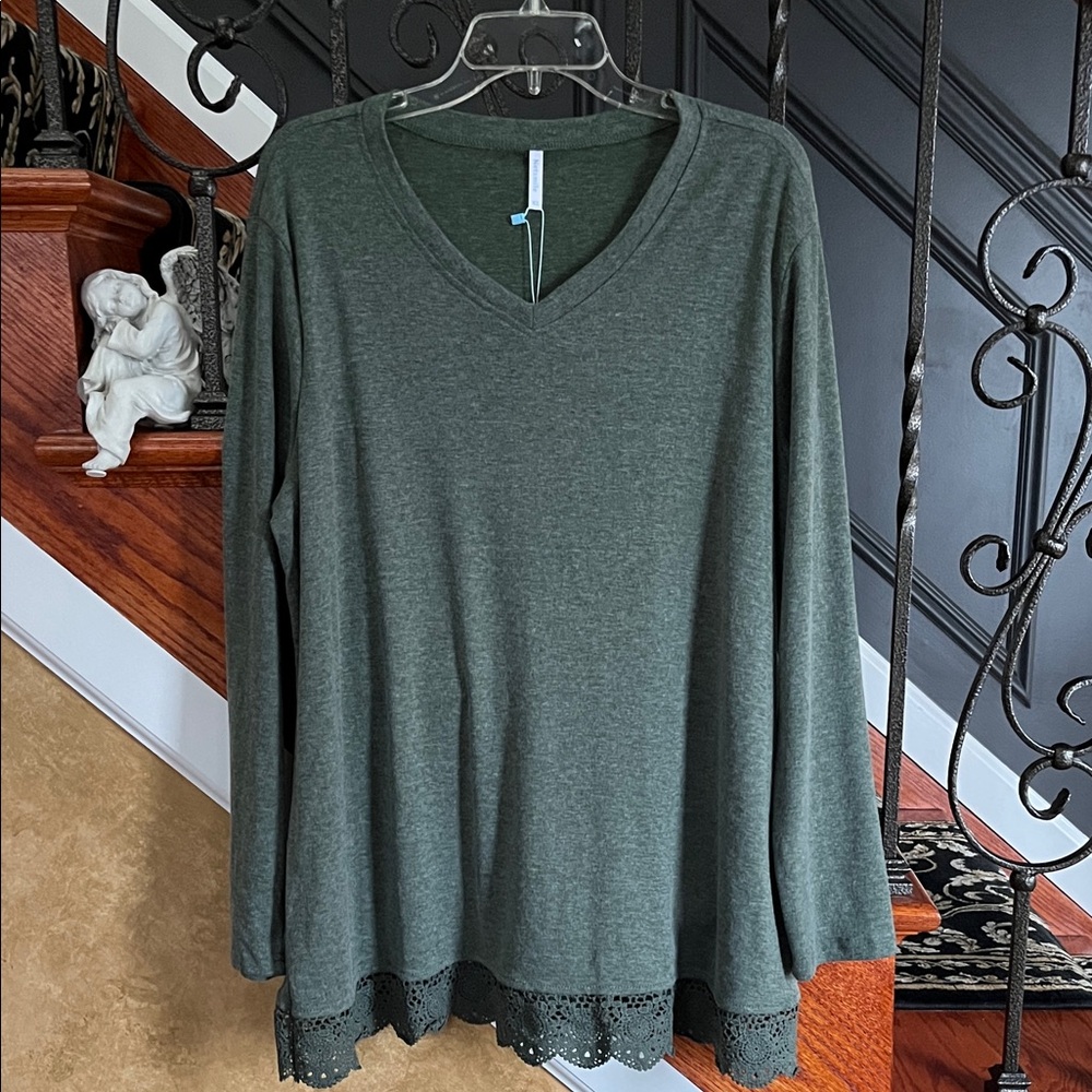 Women's Super Soft Green V-Neck Long Sleeve Top with Lace Hem Size XL